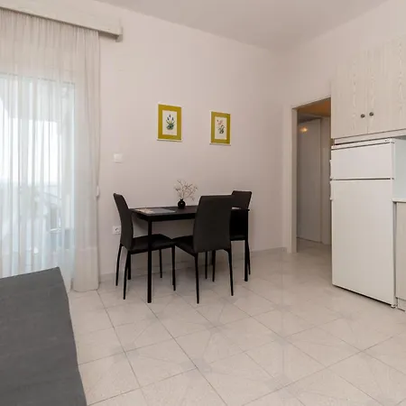 Jera Νέος Μαρμαράς